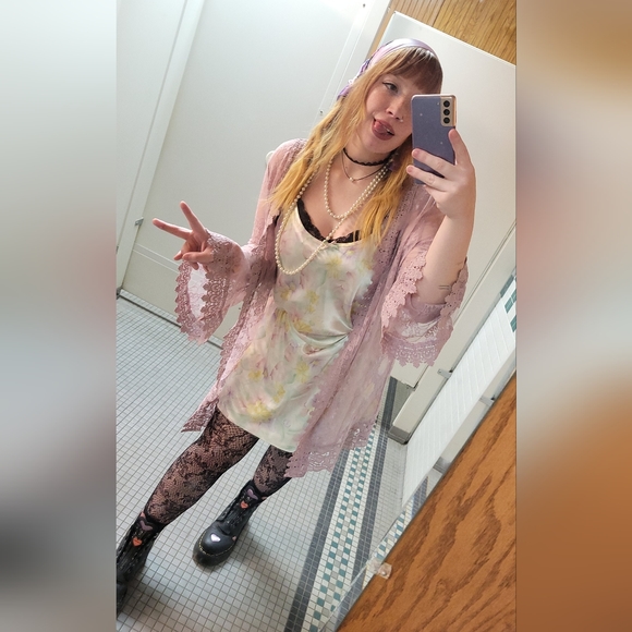 Meet your Posher, Christina - Picture 2 of 4